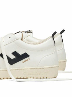 Titelseite 8 Titelseite -Kastner Oehler Verkäufe flamingoslife sneakerrolandv.7 2 768 1024 75 7511964 2